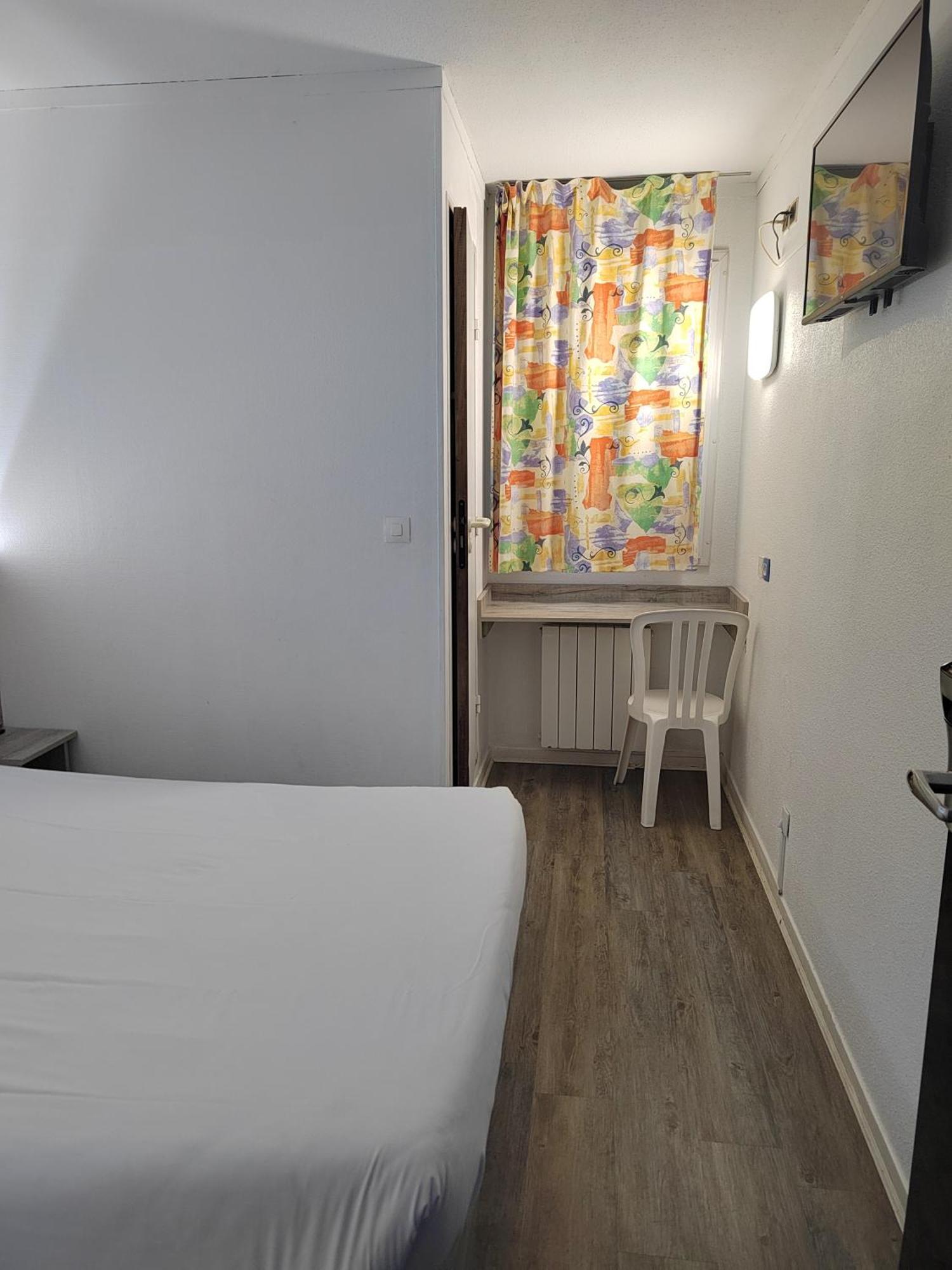 Alpha Hotel Bouafle Exteriör bild