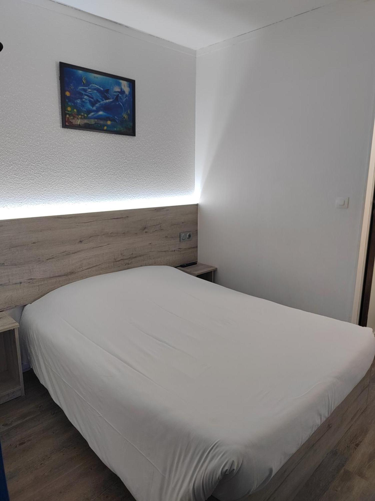 Alpha Hotel Bouafle Exteriör bild