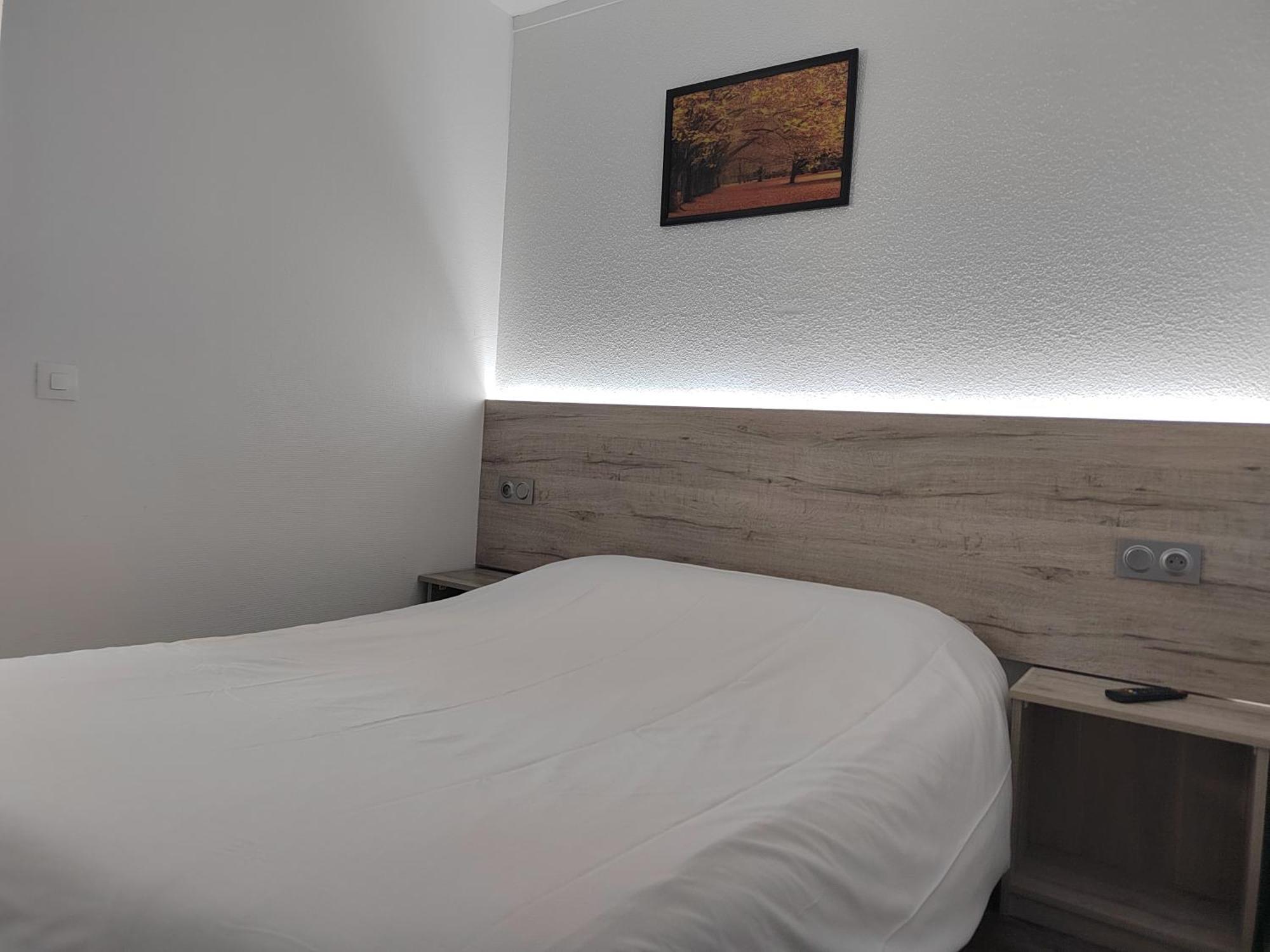 Alpha Hotel Bouafle Exteriör bild